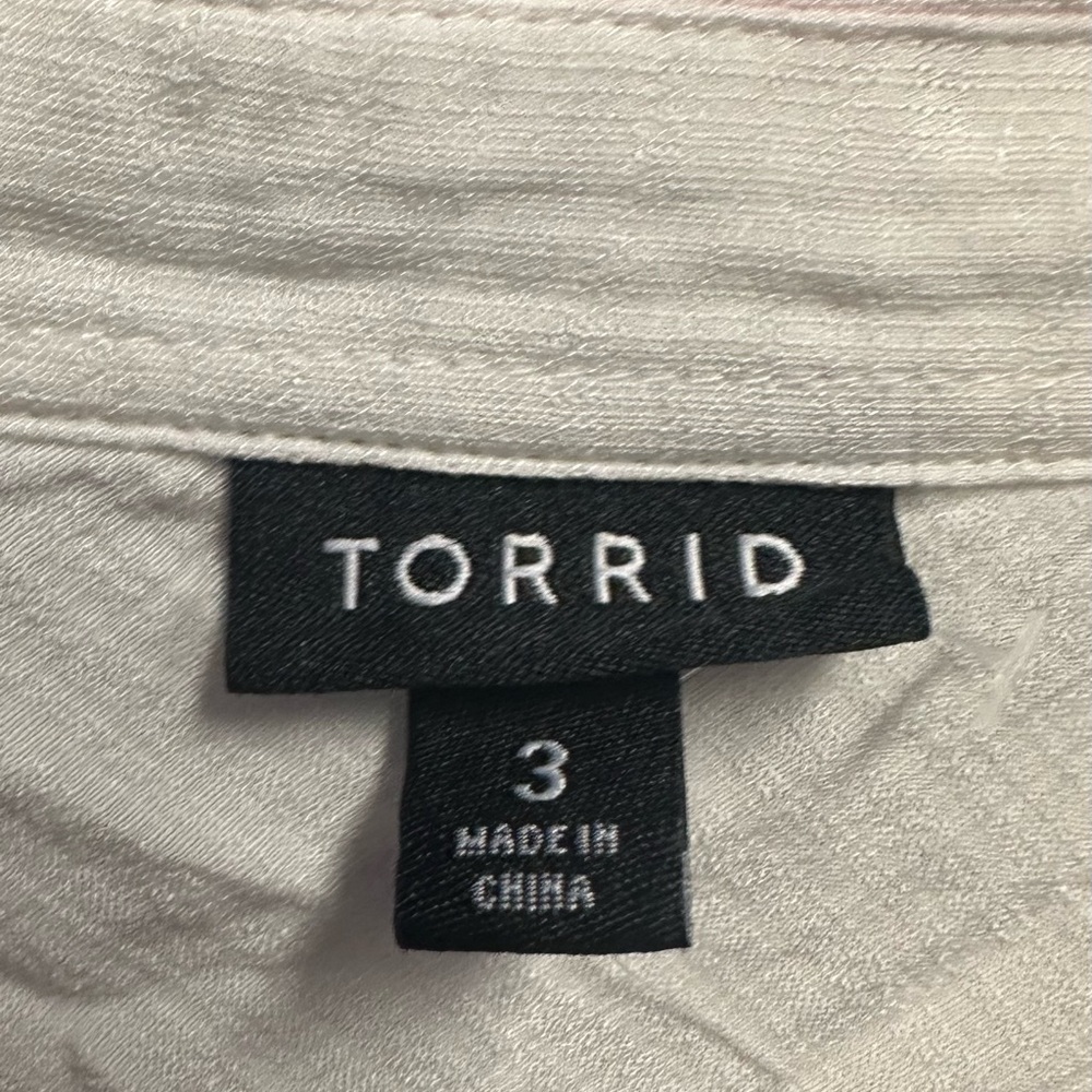 Torrid Cream Textured Top - Picture 2 of 3